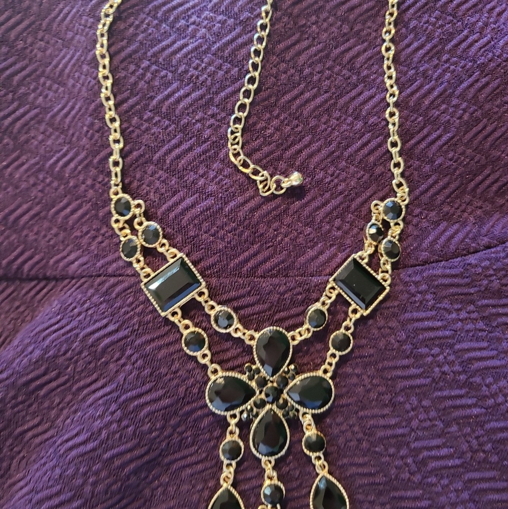 3/$20 Black Statement necklace
